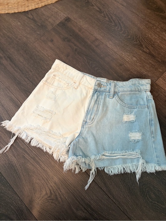 Vervet Pants - Vervet Two-Tone Frayed High-Rise Denim Shorts - White & Light Blue Small